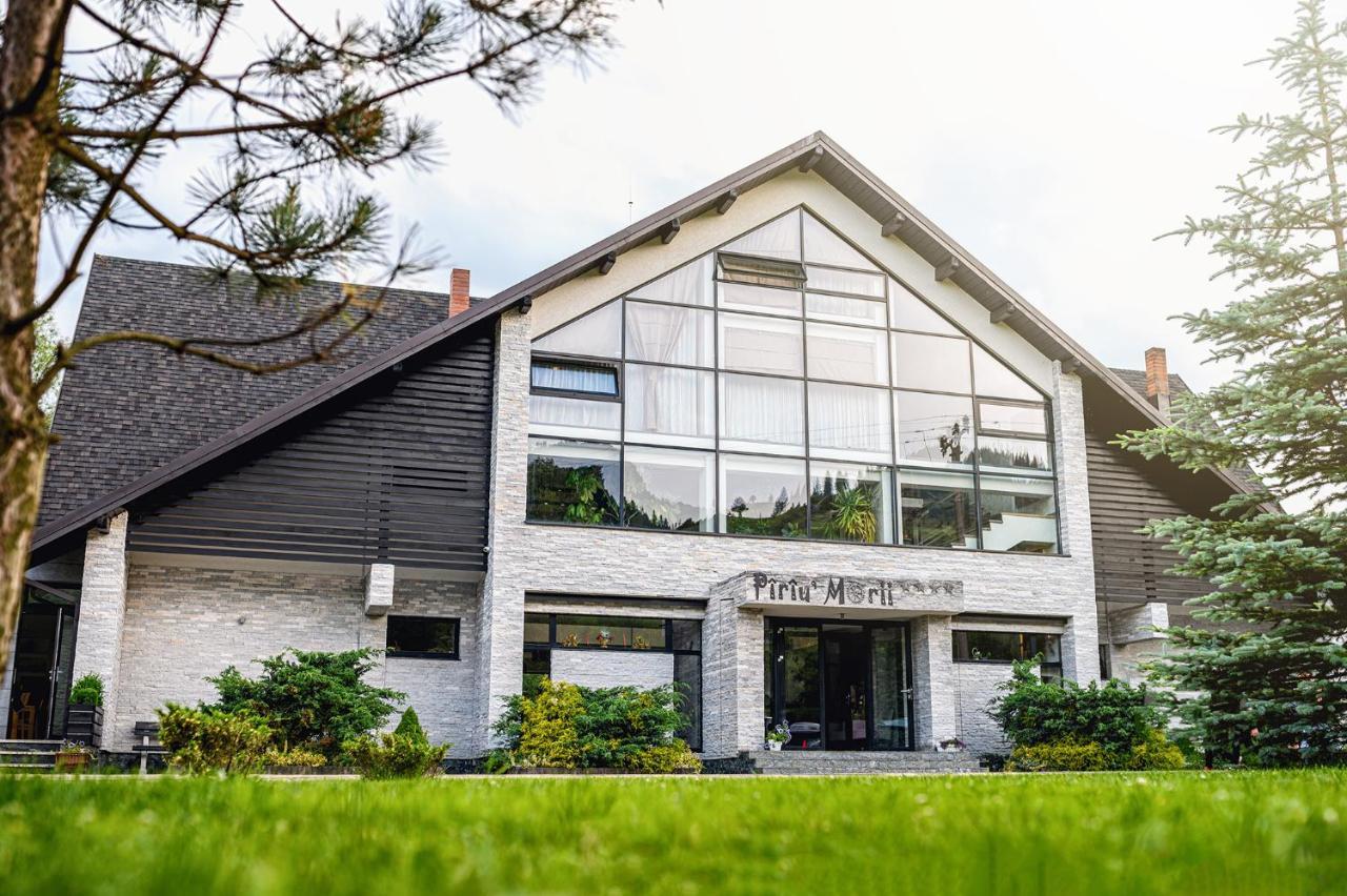 Pension Piriu' Morii Hura-Humora Exteriér fotografie
