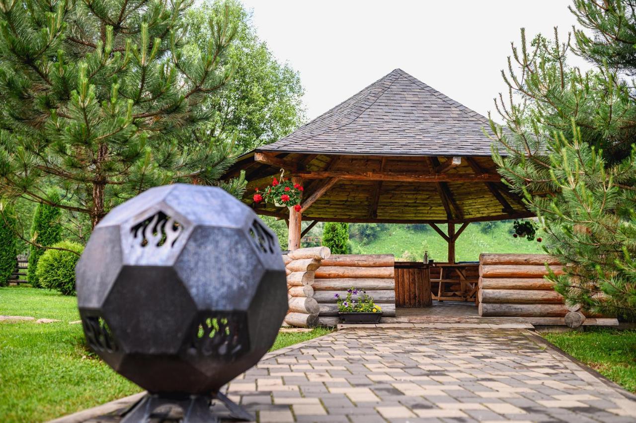 Pension Piriu' Morii Hura-Humora Exteriér fotografie