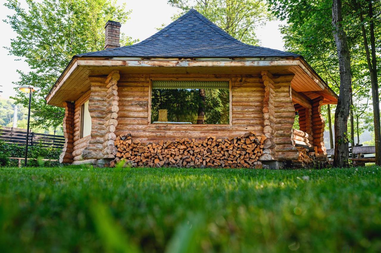 Pension Piriu' Morii Hura-Humora Exteriér fotografie