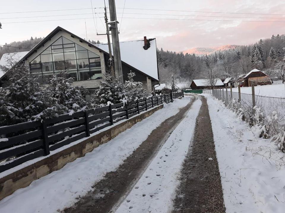 Pension Piriu' Morii Hura-Humora Exteriér fotografie